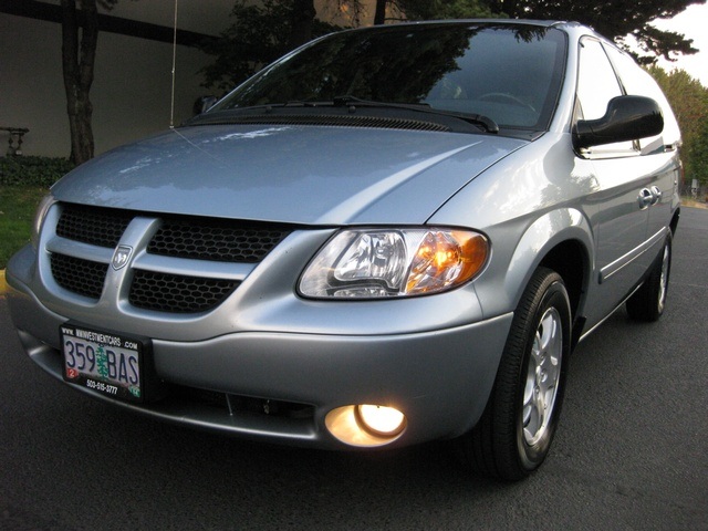 2004 Dodge Grand Caravan SXT Minivan / Bucket Seats/ Power Doors / Loaded   - Photo 43 - Portland, OR 97217