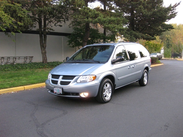 2004 Dodge Grand Caravan SXT Minivan / Bucket Seats/ Power Doors / Loaded   - Photo 47 - Portland, OR 97217