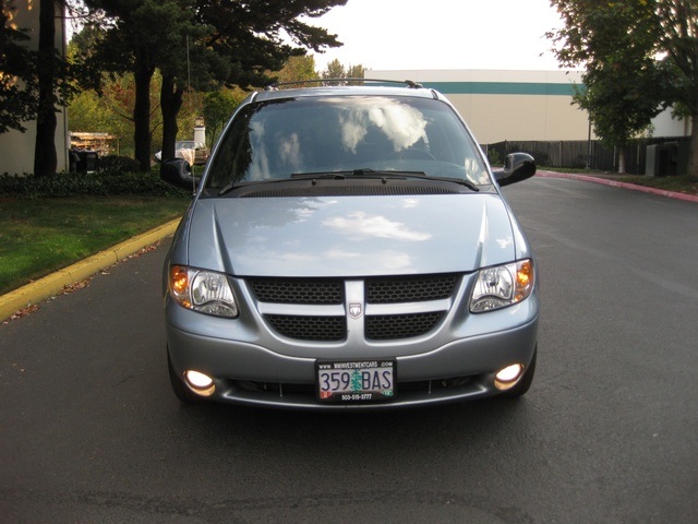 2004 Dodge Grand Caravan SXT Minivan / Bucket Seats/ Power Doors / Loaded