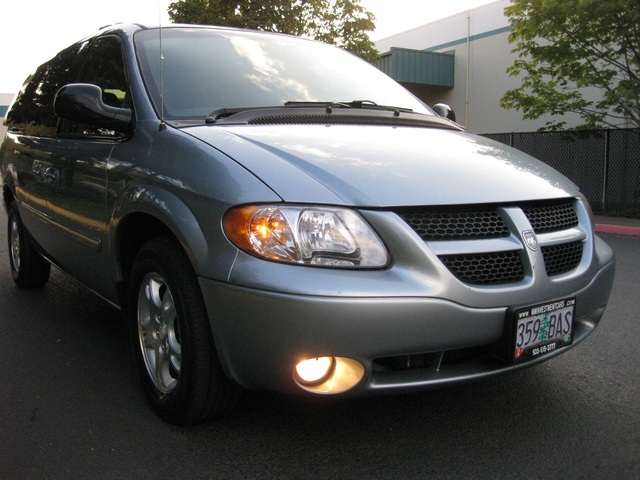 2004 Dodge Grand Caravan SXT Minivan / Bucket Seats/ Power Doors / Loaded   - Photo 44 - Portland, OR 97217