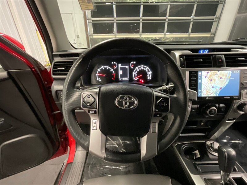 2020 Toyota 4Runner SR5 Premium 4x4 / Leather / CUSTOM BUILT / LIFTED  NEW LIFT w/ NEW WHEELS & TIRES / Leather & Heated Seats / Luggage Rack / Chrome Delete Pkg / 1-OWNER / SHARP & CLEAN !! - Photo 33 - Gladstone, OR 97027