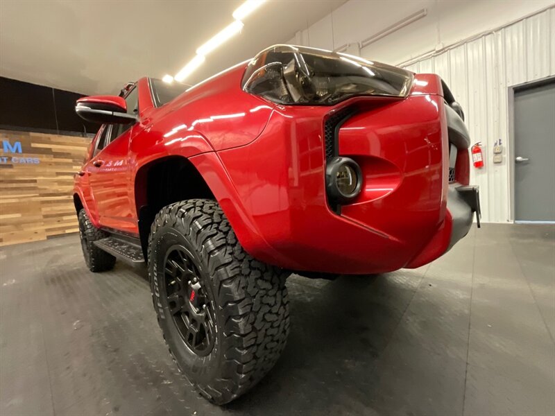 2020 Toyota 4Runner SR5 Premium 4x4 / Leather / CUSTOM BUILT / LIFTED  NEW LIFT w/ NEW WHEELS & TIRES / Leather & Heated Seats / Luggage Rack / Chrome Delete Pkg / 1-OWNER / SHARP & CLEAN !! - Photo 10 - Gladstone, OR 97027