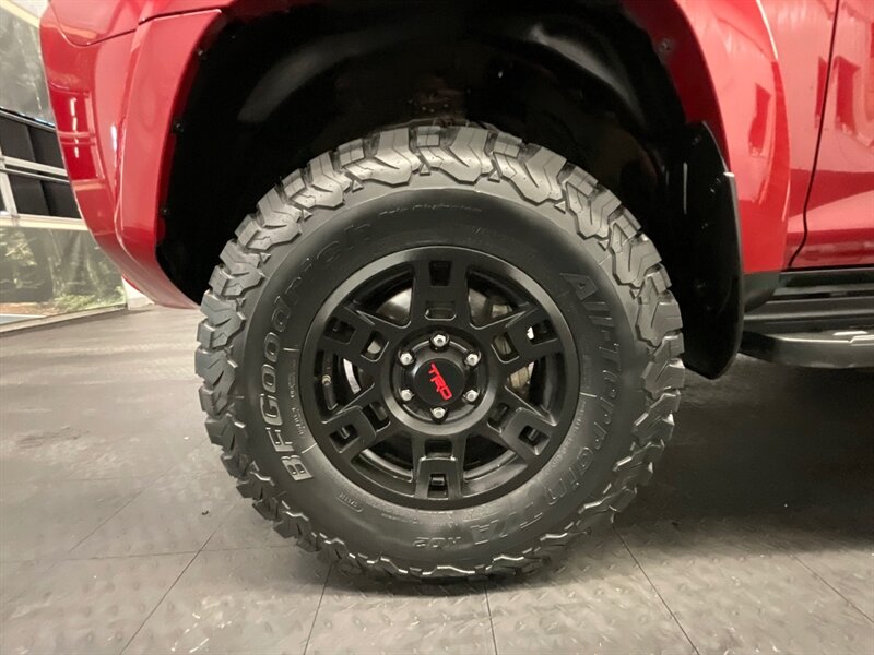 2020 Toyota 4Runner SR5 Premium 4x4 / Leather / CUSTOM BUILT / LIFTED  NEW LIFT w/ NEW WHEELS & TIRES / Leather & Heated Seats / Luggage Rack / Chrome Delete Pkg / 1-OWNER / SHARP & CLEAN !! - Photo 23 - Gladstone, OR 97027