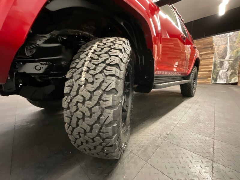 2020 Toyota 4Runner SR5 Premium 4x4 / Leather / CUSTOM BUILT / LIFTED  NEW LIFT w/ NEW WHEELS & TIRES / Leather & Heated Seats / Luggage Rack / Chrome Delete Pkg / 1-OWNER / SHARP & CLEAN !! - Photo 24 - Gladstone, OR 97027