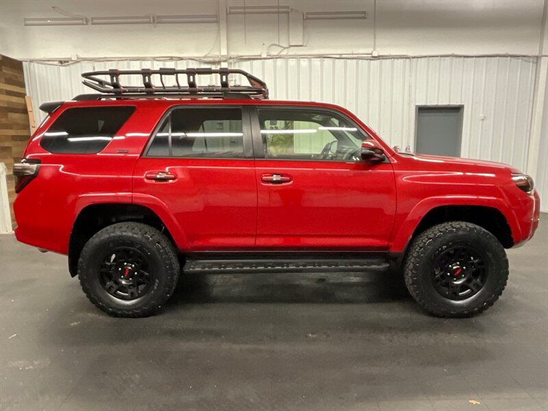 2020 Toyota 4Runner SR5 Premium 4x4 / Leather / CUSTOM BUILT / LIFTED  NEW LIFT w/ NEW WHEELS & TIRES / Leather & Heated Seats / Luggage Rack / Chrome Delete Pkg / 1-OWNER / SHARP & CLEAN !! - Photo 4 - Gladstone, OR 97027