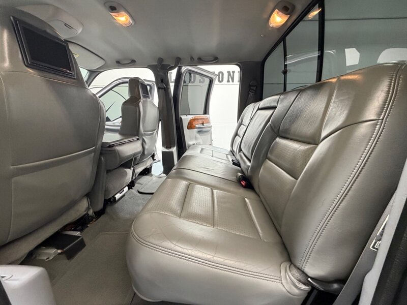 2002 Ford F-350 Lariat 4X4 7.3L DIESEL / Crew Cab / NEW 35 " TIRES / LONG BED / LOCAL RUST FREE - Photo 14 - Gladstone, OR 97027