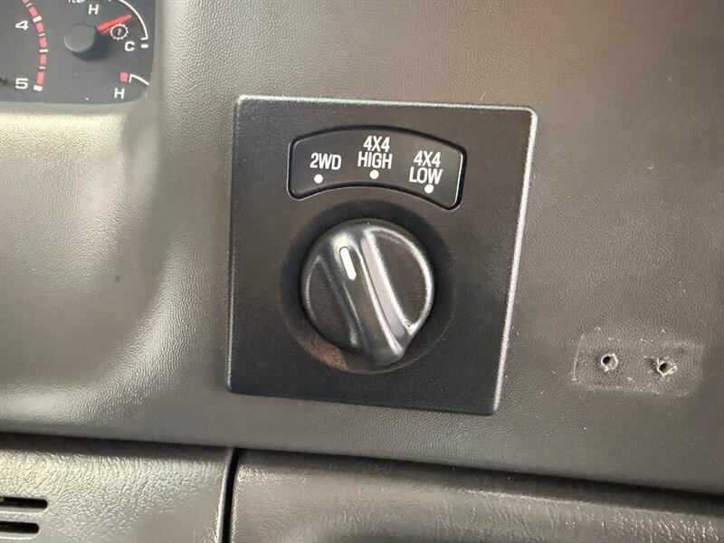 2002 Ford F-350 Lariat 4X4 7.3L DIESEL / Crew Cab / NEW 35 " TIRES / LONG BED / LOCAL RUST FREE - Photo 22 - Gladstone, OR 97027