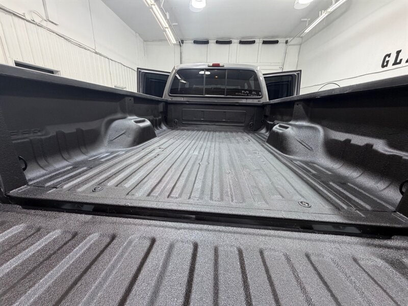 2002 Ford F-350 Lariat 4X4 7.3L DIESEL / Crew Cab / NEW 35 " TIRES / LONG BED / LOCAL RUST FREE - Photo 47 - Gladstone, OR 97027