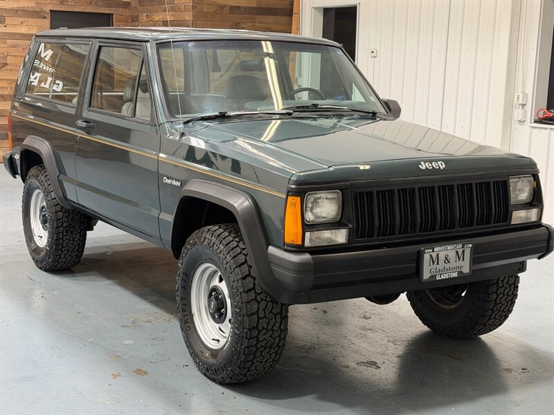 1993 Jeep Cherokee XJ Sport 2DR 4Cyl LIFTED 5-Spd Man. LOW MILES /NEW TIRES / LOCAL SUV - Photo 2 - Gladstone, OR 97027
