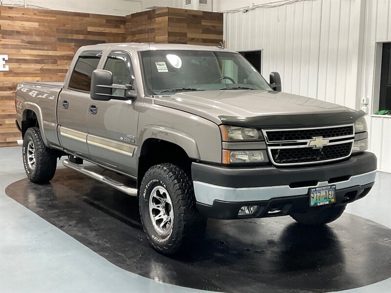 2007 Chevrolet Silverado 2500 LT 4X4/ 6.6L DIESEL /LBZ MOTOR/1-OWNER/ 101K MILES  /ZERO RUST - Photo 2 - Gladstone, OR 97027