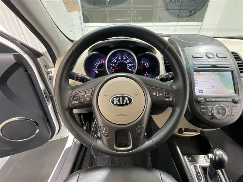 2013 Kia Soul ! Sport Utility / Navigation / Camera / Sunroof  / leather - Photo 21 - Gladstone, OR 97027