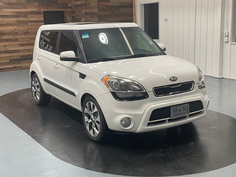 2013 Kia Soul ! Sport Utility / Navigation / Camera / Sunroof  / leather - Photo 2 - Gladstone, OR 97027