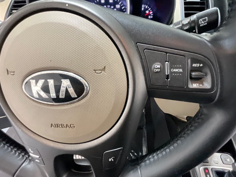 2013 Kia Soul ! Sport Utility / Navigation / Camera / Sunroof  / leather - Photo 42 - Gladstone, OR 97027