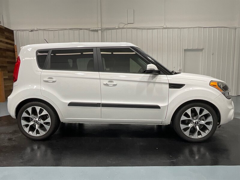 2013 Kia Soul ! Sport Utility / Navigation / Camera / Sunroof  / leather - Photo 4 - Gladstone, OR 97027