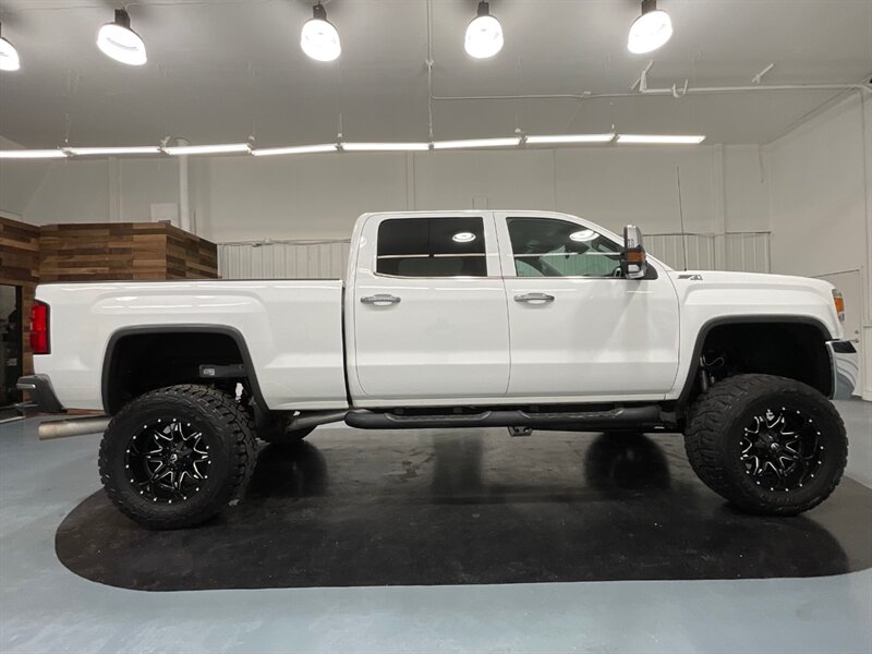 2015 GMC Sierra 2500 SLT Crew Cab 4X4 / 6.6L DIESEL / 1-OWNER / LIFTED  / NO RUST - Photo 4 - Gladstone, OR 97027