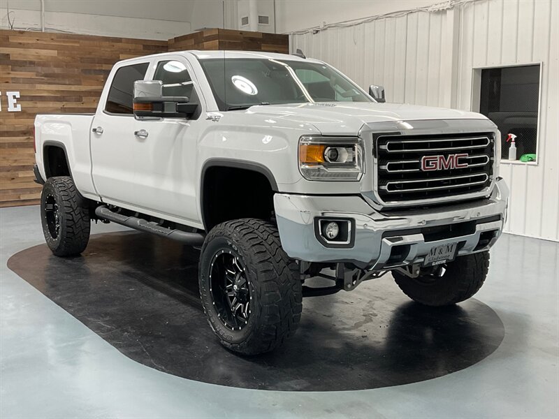 2015 GMC Sierra 2500 SLT Crew Cab 4X4 / 6.6L DIESEL / 1-OWNER / LIFTED  / NO RUST - Photo 2 - Gladstone, OR 97027