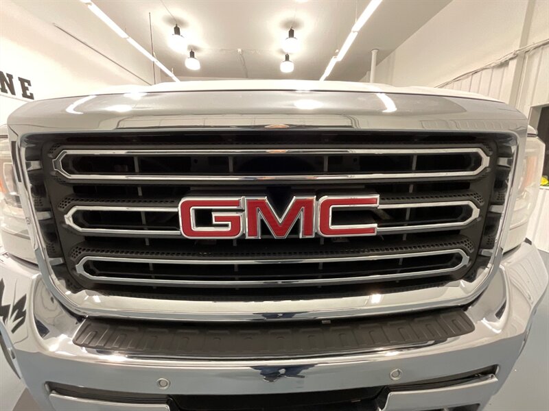 2015 GMC Sierra 2500 SLT Crew Cab 4X4 / 6.6L DIESEL / 1-OWNER / LIFTED  / NO RUST - Photo 30 - Gladstone, OR 97027