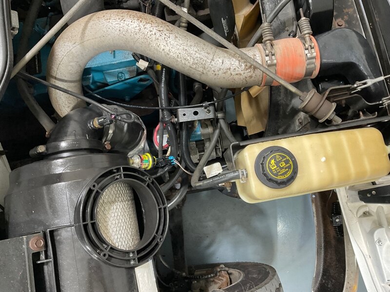 2001 International 4700 Crew Cab International DUALLY / 8.7L DIESEL - Photo 53 - Gladstone, OR 97027