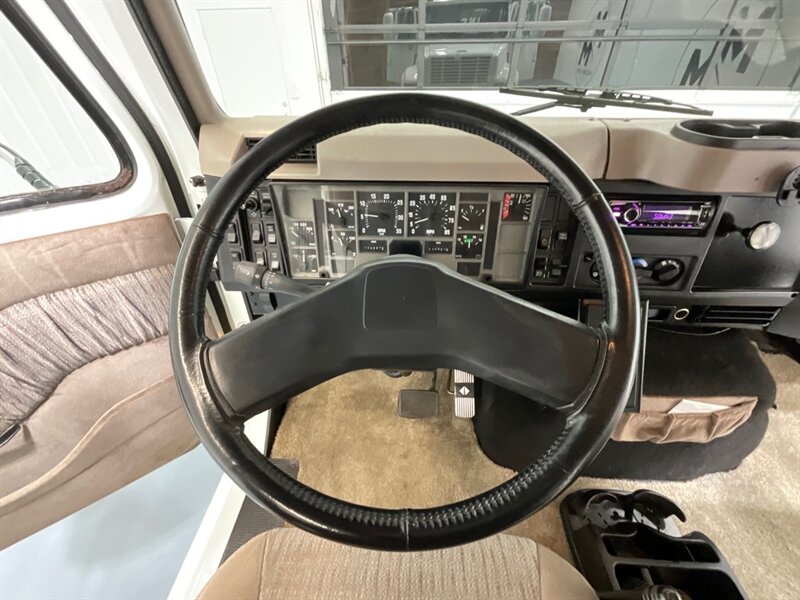 2001 International 4700 Crew Cab International DUALLY / 8.7L DIESEL - Photo 17 - Gladstone, OR 97027