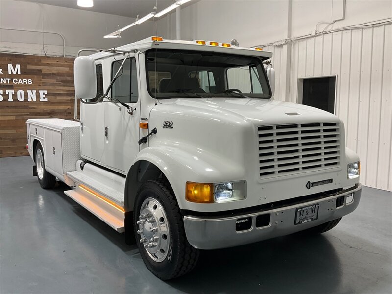 2001 International 4700 Crew Cab International DUALLY / 8.7L DIESEL - Photo 2 - Gladstone, OR 97027