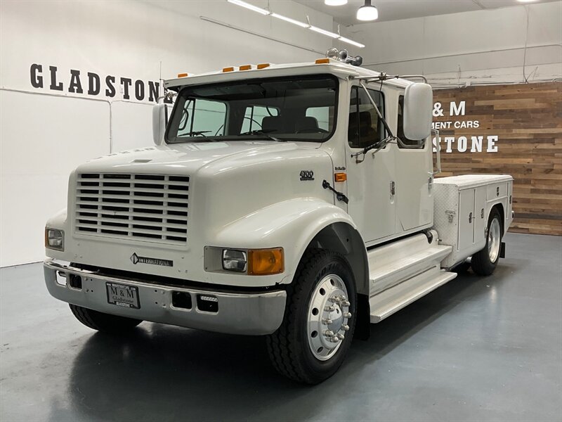 2001 International 4700 Crew Cab International DUALLY / 8.7L DIESEL - Photo 1 - Gladstone, OR 97027