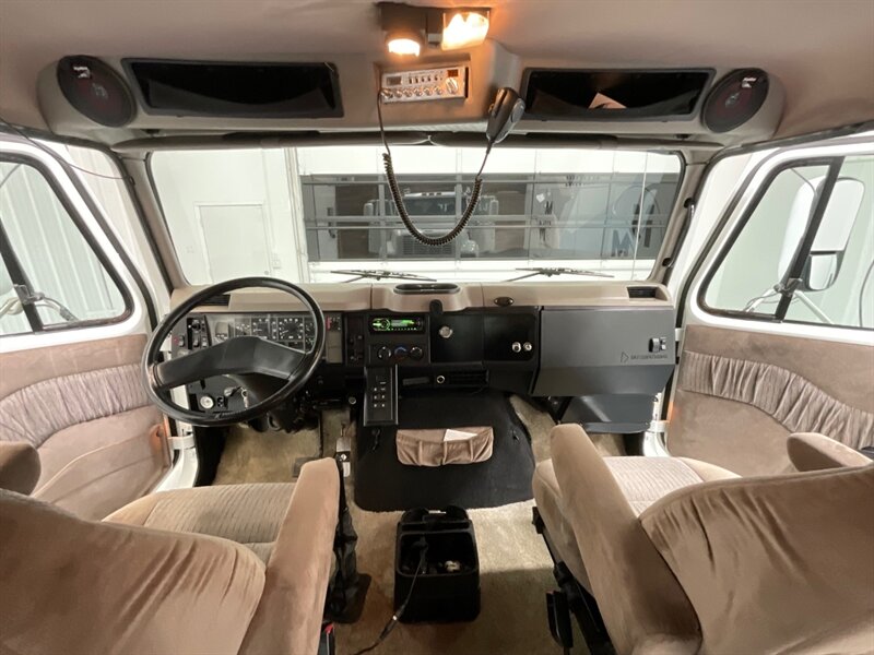 2001 International 4700 Crew Cab International DUALLY / 8.7L DIESEL - Photo 36 - Gladstone, OR 97027