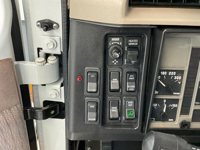 2001 International 4700 Crew Cab International DUALLY / 8.7L DIESEL - Photo 19 - Gladstone, OR 97027