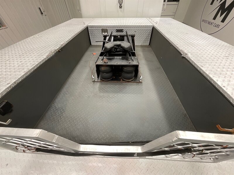 2001 International 4700 Crew Cab International DUALLY / 8.7L DIESEL - Photo 10 - Gladstone, OR 97027