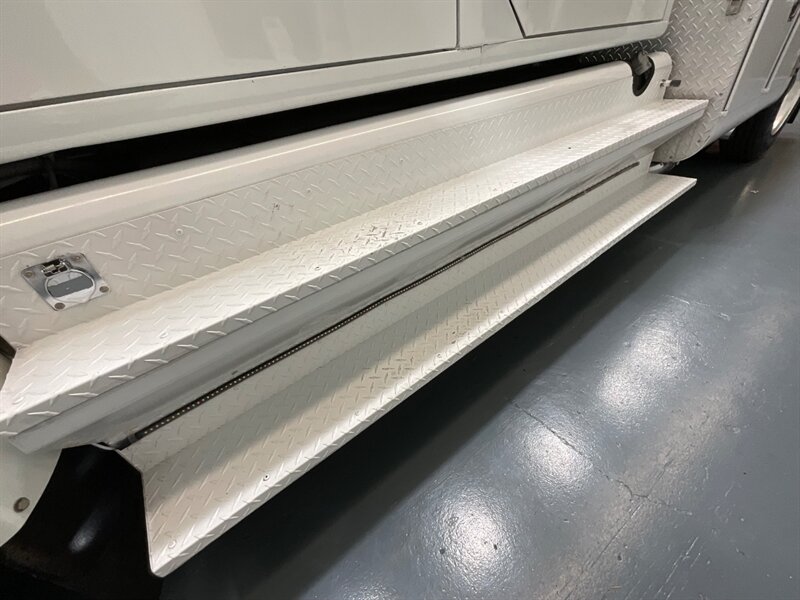 2001 International 4700 Crew Cab International DUALLY / 8.7L DIESEL - Photo 46 - Gladstone, OR 97027