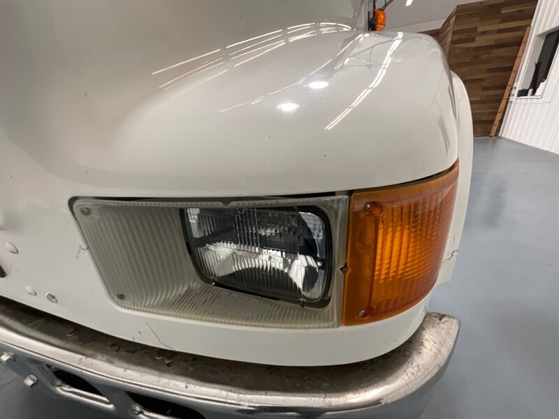 2001 International 4700 Crew Cab International DUALLY / 8.7L DIESEL - Photo 27 - Gladstone, OR 97027