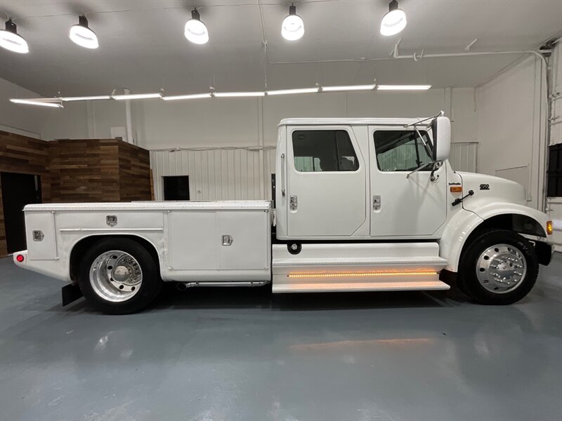 2001 International 4700 Crew Cab International DUALLY / 8.7L DIESEL - Photo 4 - Gladstone, OR 97027