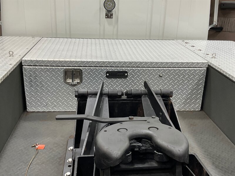 2001 International 4700 Crew Cab International DUALLY / 8.7L DIESEL - Photo 31 - Gladstone, OR 97027