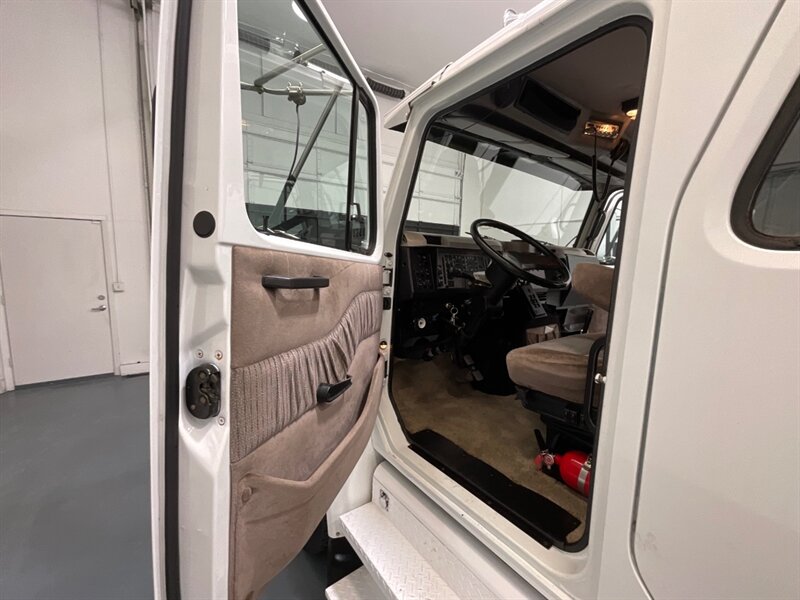 2001 International 4700 Crew Cab International DUALLY / 8.7L DIESEL - Photo 33 - Gladstone, OR 97027