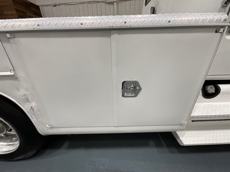 2001 International 4700 Crew Cab International DUALLY / 8.7L DIESEL - Photo 44 - Gladstone, OR 97027