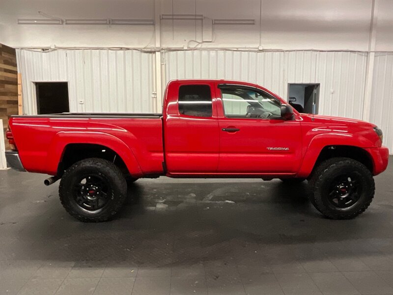 2006 Toyota Tacoma SR5 Access Cab 4X4 / 5-SPEED / LIFTED LIFTED  NEW LIFT KIT w/ NEW 33 " BF GOODRICH A/T TIRES & 17 " TRD TOYOTA WHEELS / LOCAL TRUCK / RUST FREE - Photo 4 - Gladstone, OR 97027