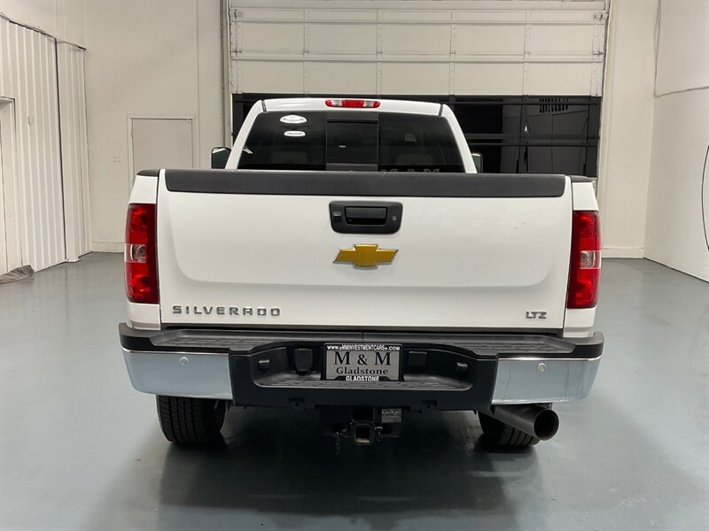 2013 Chevrolet Silverado 3500 LTZ Crew Cab 4X4 / 6.6L DIESEL / Z-71 OFF RD PKG  /Leather w. Heated & Cooled Seats / Navigation & Backup Camera / LONG BED - Photo 6 - Gladstone, OR 97027