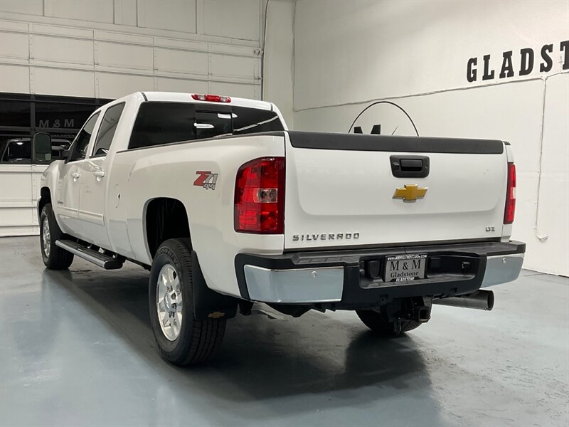 2013 Chevrolet Silverado 3500 LTZ Crew Cab 4X4 / 6.6L DIESEL / Z-71 OFF RD PKG  /Leather w. Heated & Cooled Seats / Navigation & Backup Camera / LONG BED - Photo 7 - Gladstone, OR 97027