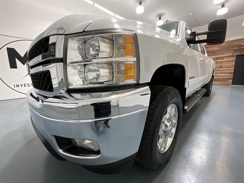 2013 Chevrolet Silverado 3500 LTZ Crew Cab 4X4 / 6.6L DIESEL / Z-71 OFF RD PKG  /Leather w. Heated & Cooled Seats / Navigation & Backup Camera / LONG BED - Photo 33 - Gladstone, OR 97027