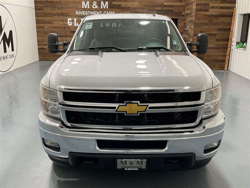 2013 Chevrolet Silverado 3500 LTZ Crew Cab 4X4 / 6.6L DIESEL / Z-71 OFF RD PKG  /Leather w. Heated & Cooled Seats / Navigation & Backup Camera / LONG BED - Photo 5 - Gladstone, OR 97027