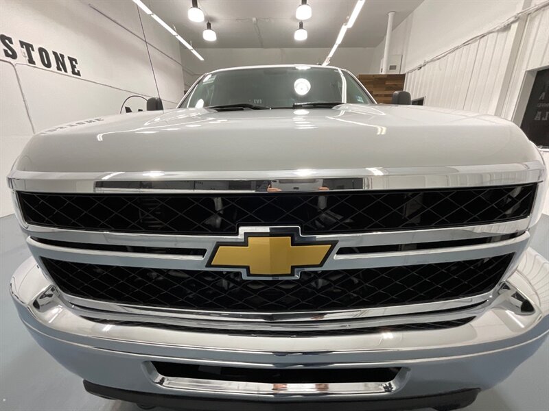 2013 Chevrolet Silverado 3500 LTZ Crew Cab 4X4 / 6.6L DIESEL / Z-71 OFF RD PKG  /Leather w. Heated & Cooled Seats / Navigation & Backup Camera / LONG BED - Photo 30 - Gladstone, OR 97027