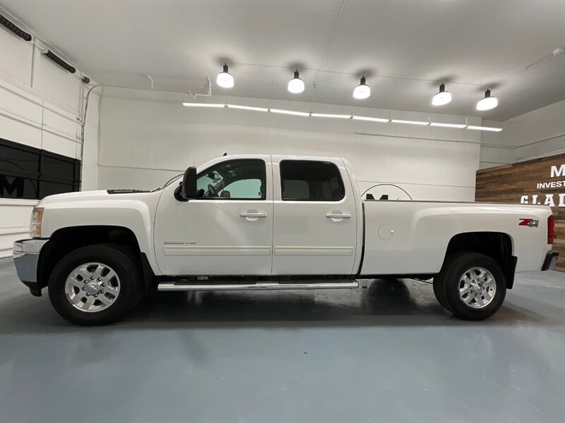 2013 Chevrolet Silverado 3500 LTZ Crew Cab 4X4 / 6.6L DIESEL / Z-71 OFF RD PKG  /Leather w. Heated & Cooled Seats / Navigation & Backup Camera / LONG BED - Photo 3 - Gladstone, OR 97027