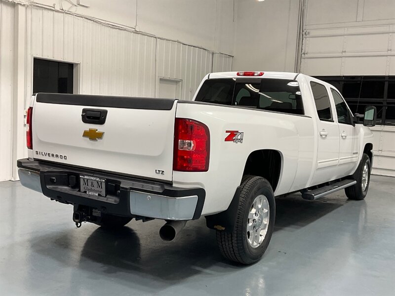 2013 Chevrolet Silverado 3500 LTZ Crew Cab 4X4 / 6.6L DIESEL / Z-71 OFF RD PKG  /Leather w. Heated & Cooled Seats / Navigation & Backup Camera / LONG BED - Photo 8 - Gladstone, OR 97027