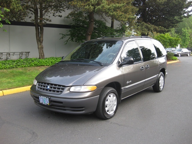 1998 Plymouth Voyager SE/ 8 Passenger / Excellent Cond   - Photo 1 - Portland, OR 97217