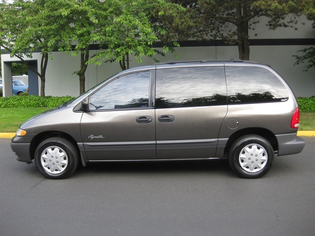 1998 Plymouth Voyager SE/ 8 Passenger / Excellent Cond   - Photo 2 - Portland, OR 97217