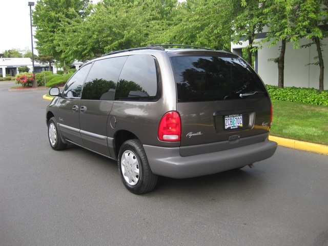 1998 Plymouth Voyager SE/ 8 Passenger / Excellent Cond   - Photo 3 - Portland, OR 97217