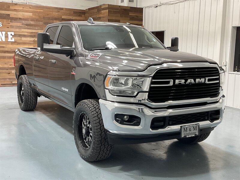 2020 RAM 2500 Big Horn Crew Cab 4X4 / 6.7L DIESEL / LIFTED  / BRAND NEW WHEELS & TIRES / Heated Seats / Backup Camera / ZERO RUST / SHORT BED - Photo 2 - Gladstone, OR 97027