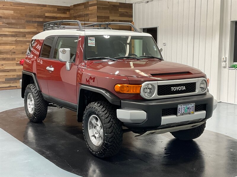 2008 Toyota FJ Cruiser 4X4 / 4.0L V6 / LOCAL SUV / REAR DIFF LOCK  / MUD TIRES - Photo 2 - Gladstone, OR 97027