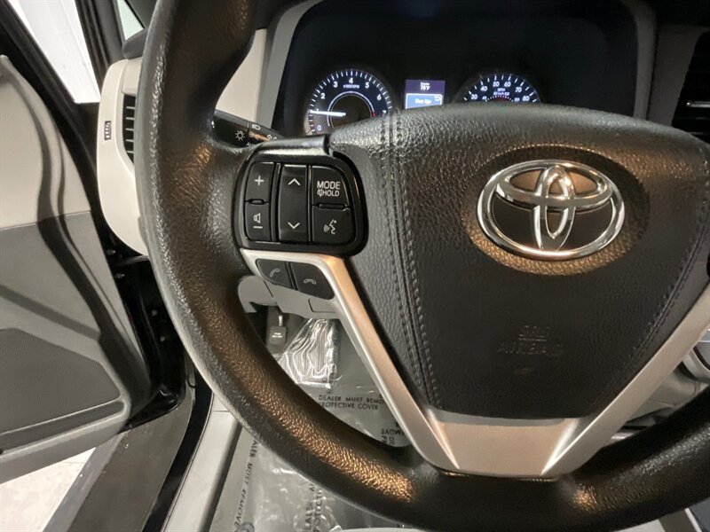 2020 Toyota Sienna LE 8-Passenger 3.5L V6 / 1-OWNER / Backup Camera  / Captain Chairs /112K Miles - Photo 41 - Gladstone, OR 97027