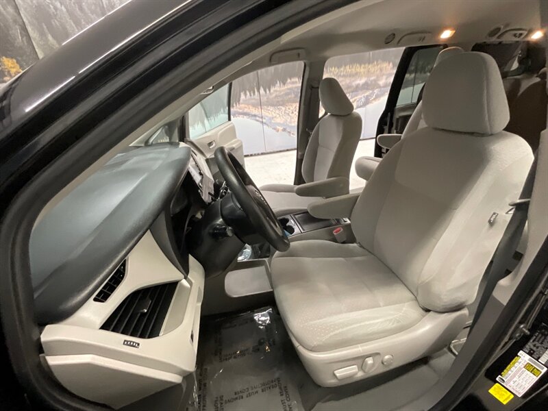 2020 Toyota Sienna LE 8-Passenger 3.5L V6 / 1-OWNER / Backup Camera  / Captain Chairs /112K Miles - Photo 33 - Gladstone, OR 97027