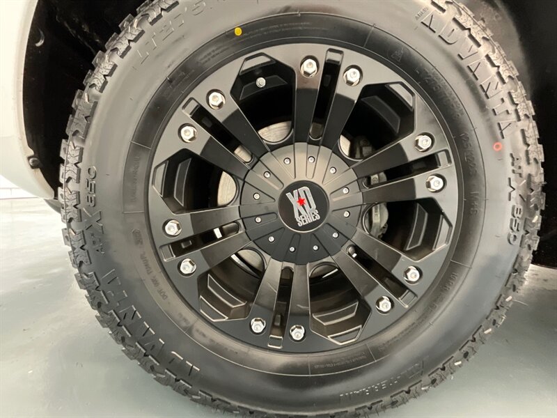 2014 Toyota Sequoia / SR5 4x4 / 5.7L V8/ Leather / Sunroof / NEW TIRES  / 3RD ROW SEAT / Navigation & Backup Camera / Heated Leather Seats / Luggage Rack & BullBar / LOCAL SUV w. ZERO RUST - Photo 52 - Gladstone, OR 97027